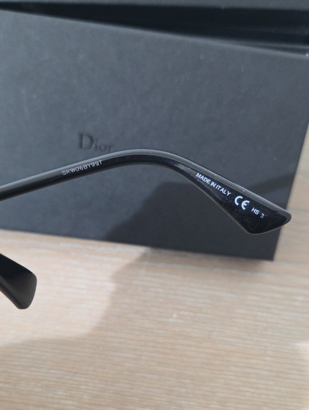Dior SO REAL Sunglasses in GOLD - Picture 4 of 6